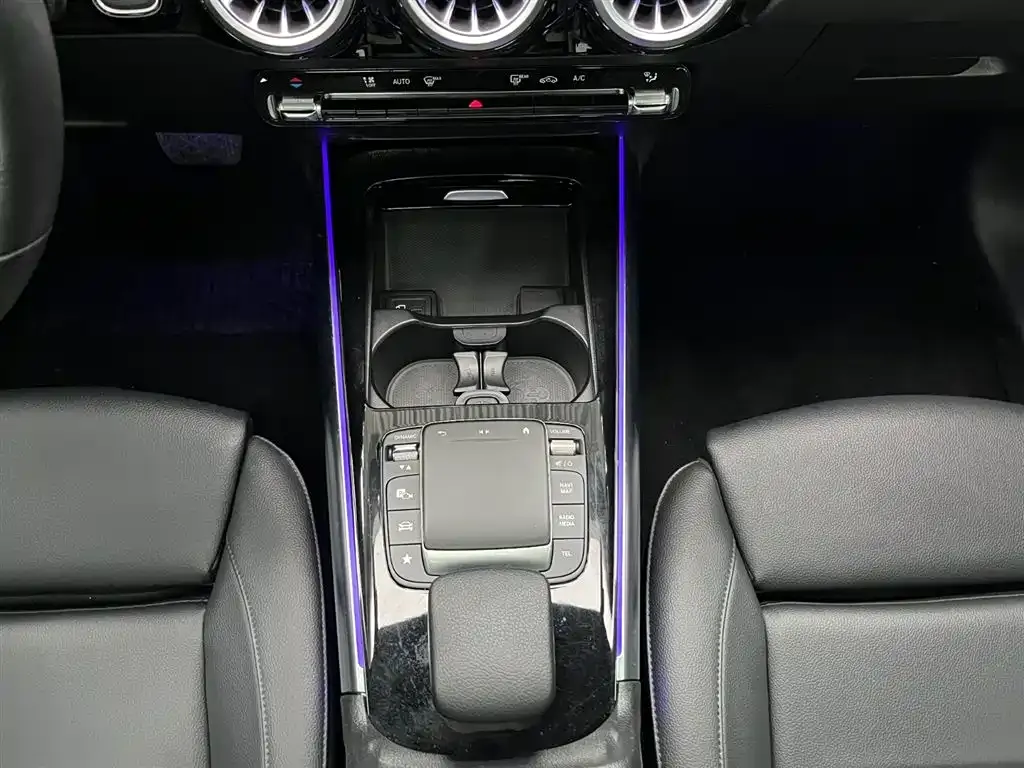 Mercedes-Benz GLA — фото 7