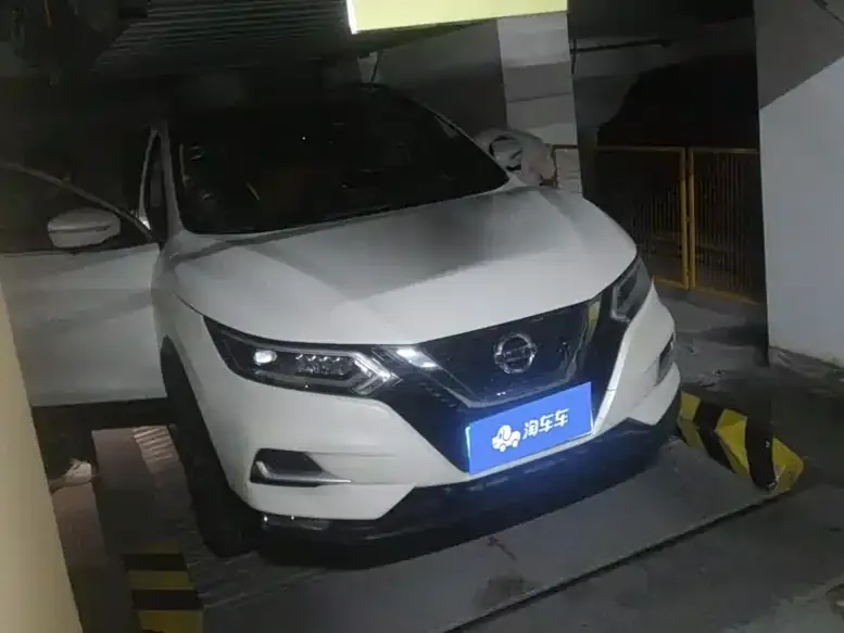 Nissan Qashqai — фото 1