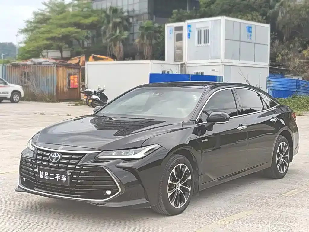 Toyota Avalon — фото 1
