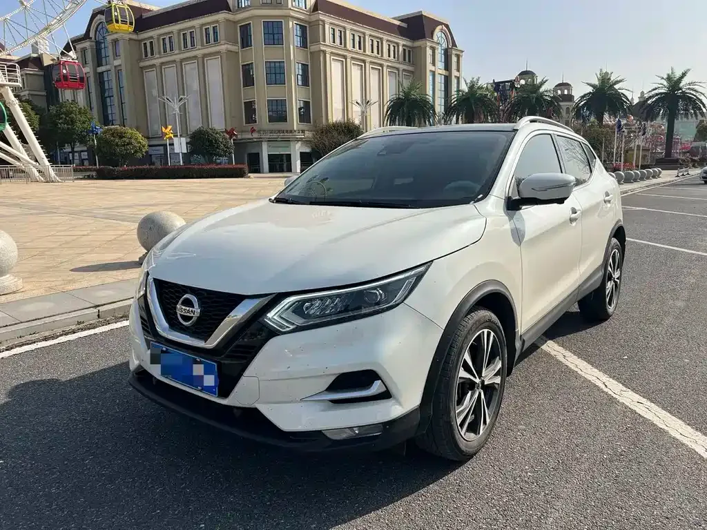 Nissan Qashqai — фото 1