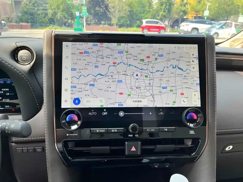 Toyota Alphard — фото 7