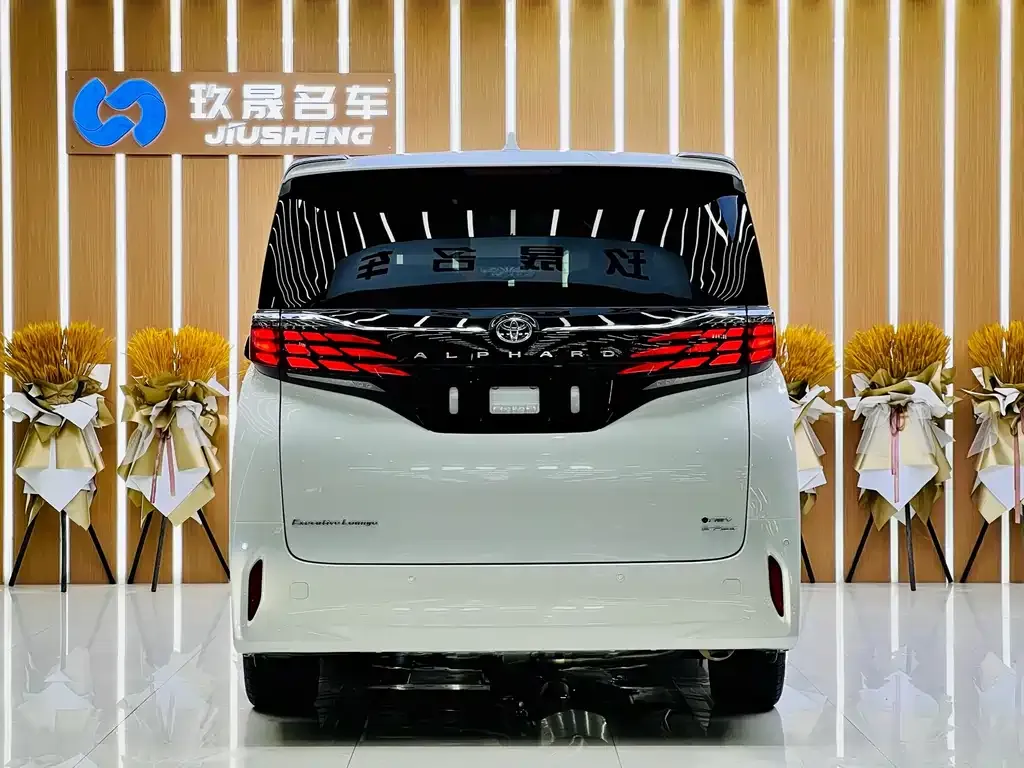 Toyota Alphard — фото 4
