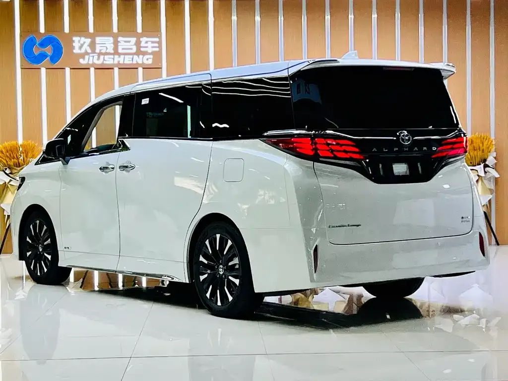 Toyota Alphard — фото 9