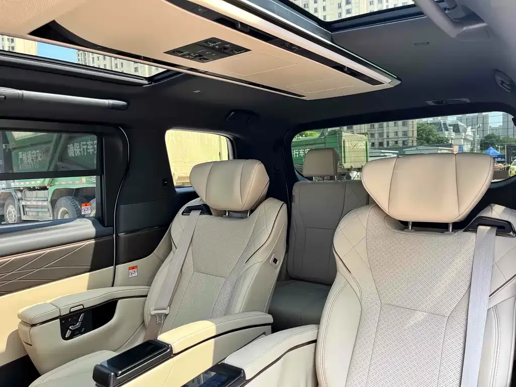 Toyota Alphard — фото 3