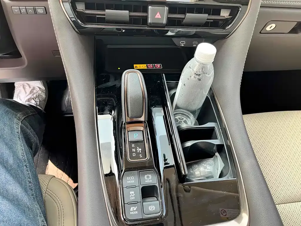 Toyota Alphard — фото 8