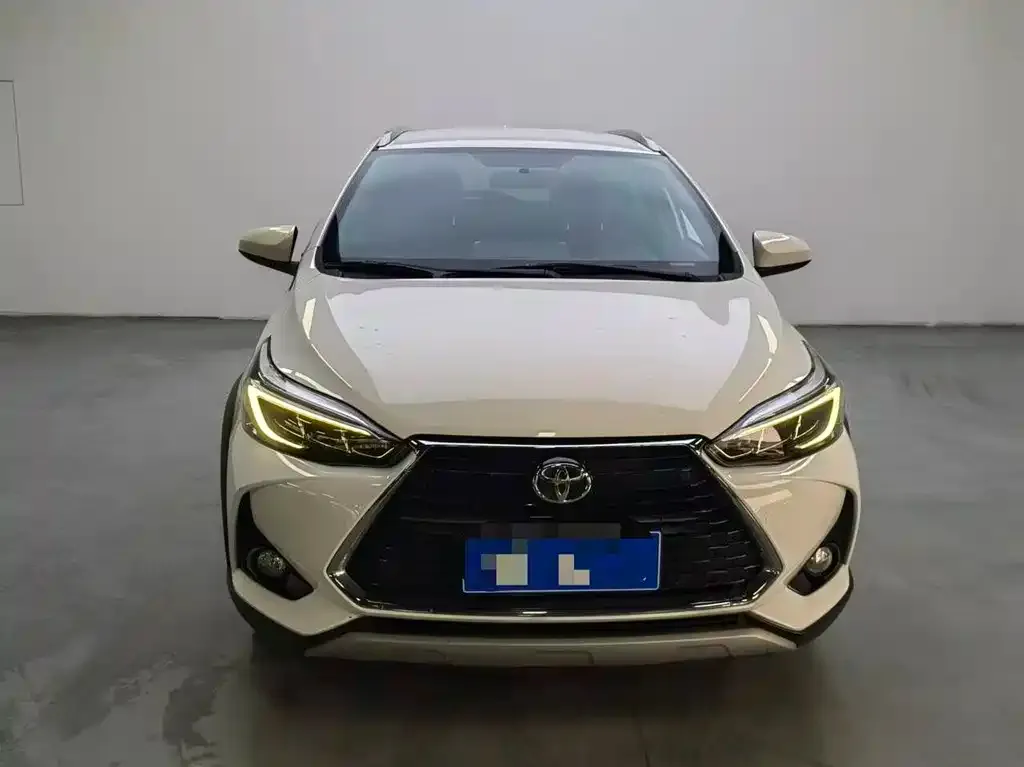 Toyota Yaris L — фото 2