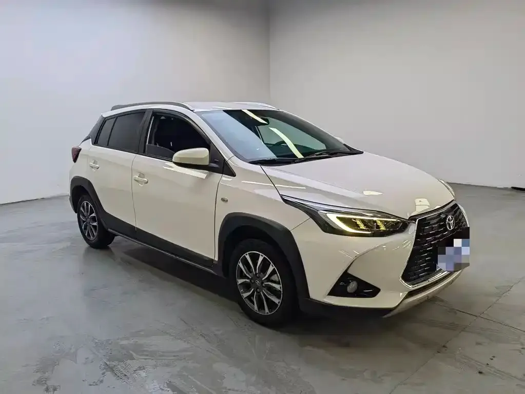 Toyota Yaris L — фото 4