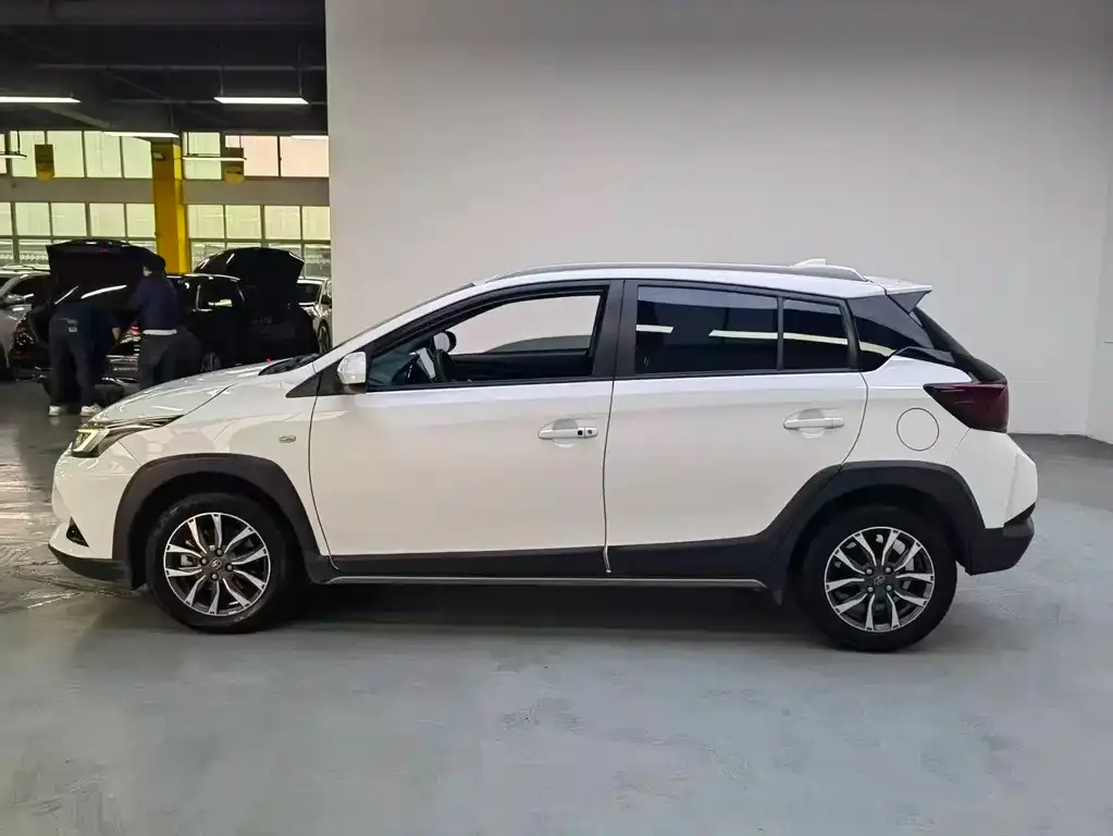Toyota Yaris L — фото 3