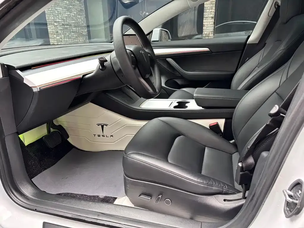 Tesla Model 3 — фото 3