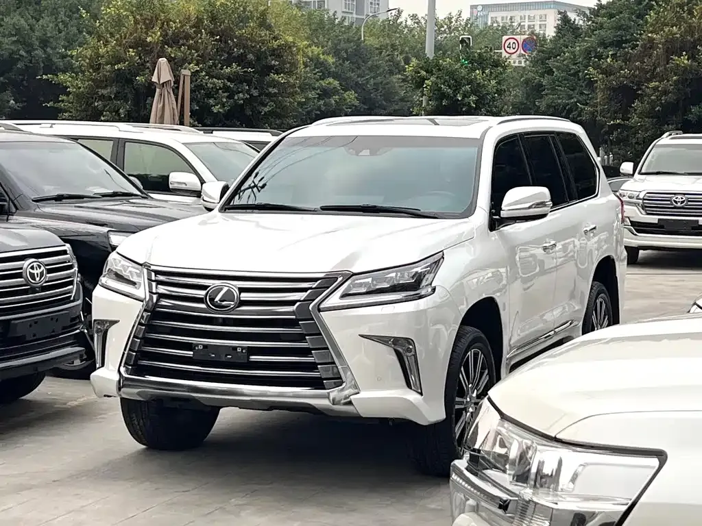 Lexus LX — фото 1