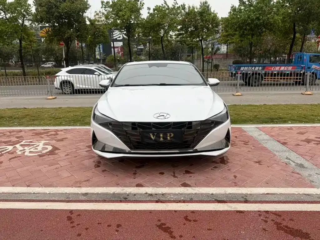 Hyundai Elantra — фото 8