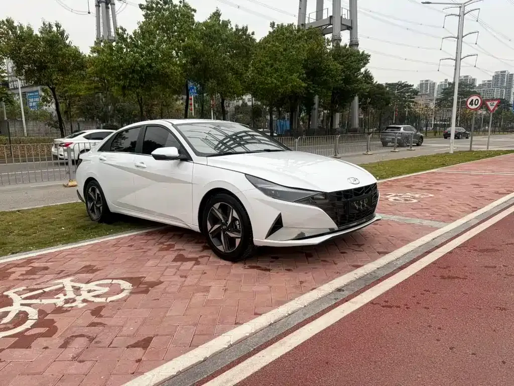 Hyundai Elantra — фото 7