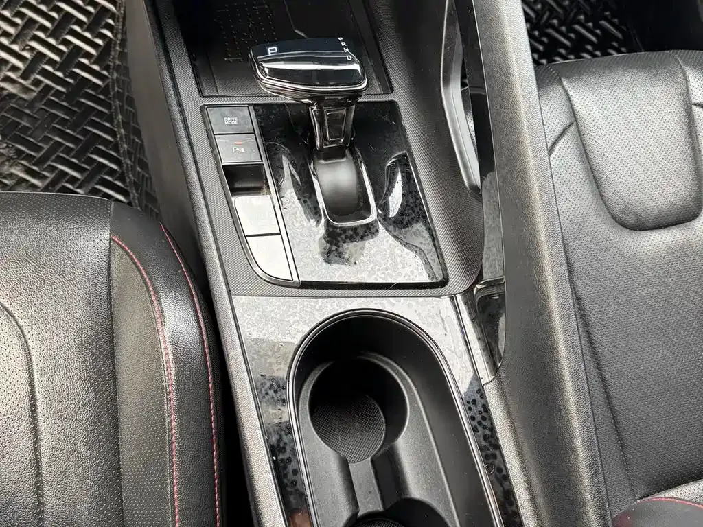 Hyundai Elantra — фото 10