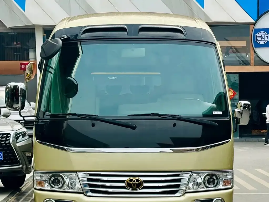 Toyota Coaster — фото 2