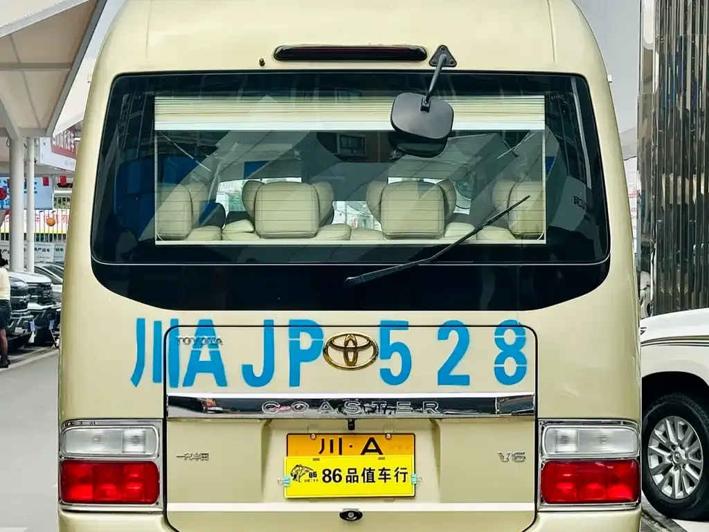 Toyota Coaster — фото 5
