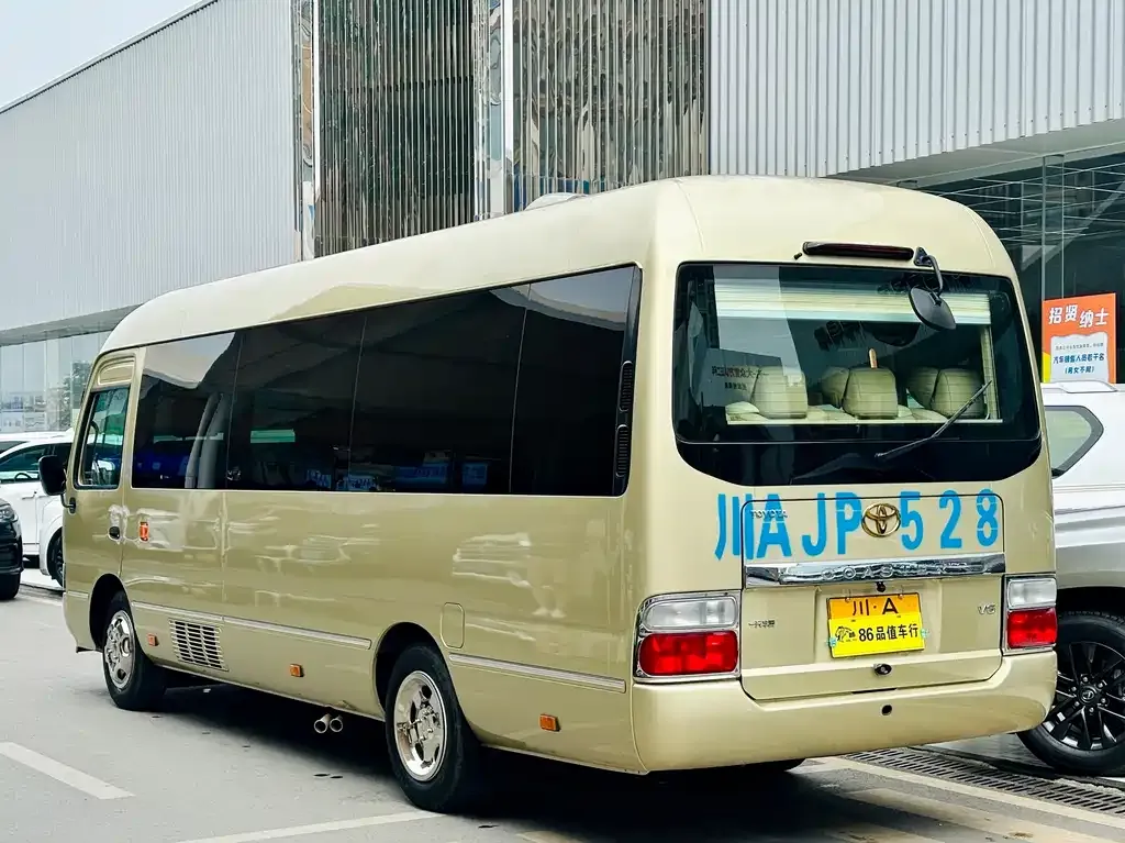 Toyota Coaster — фото 6