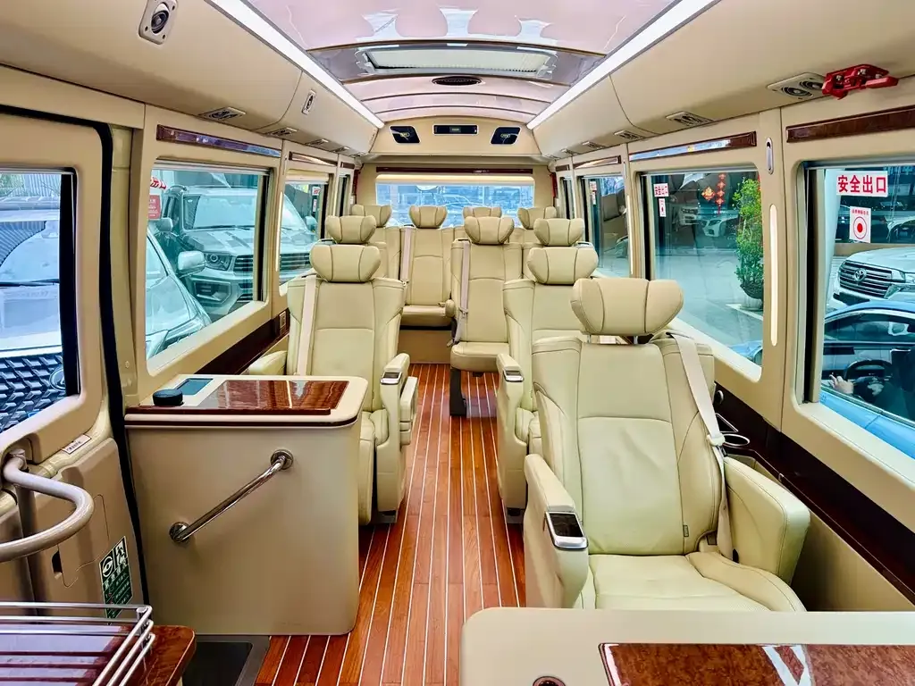 Toyota Coaster — фото 7