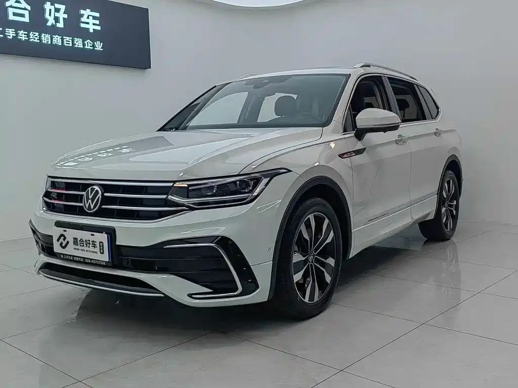 Volkswagen Tiguan L — фото 1