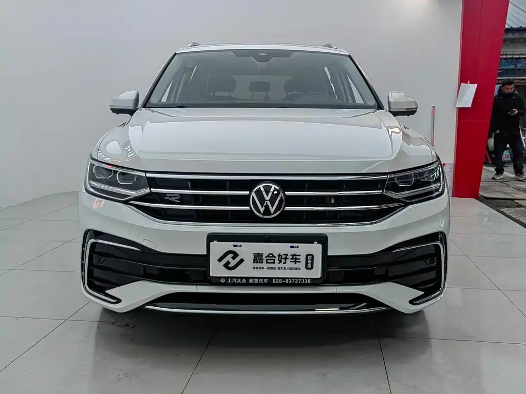Volkswagen Tiguan L — фото 4
