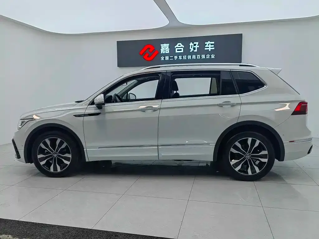 Volkswagen Tiguan L — фото 5