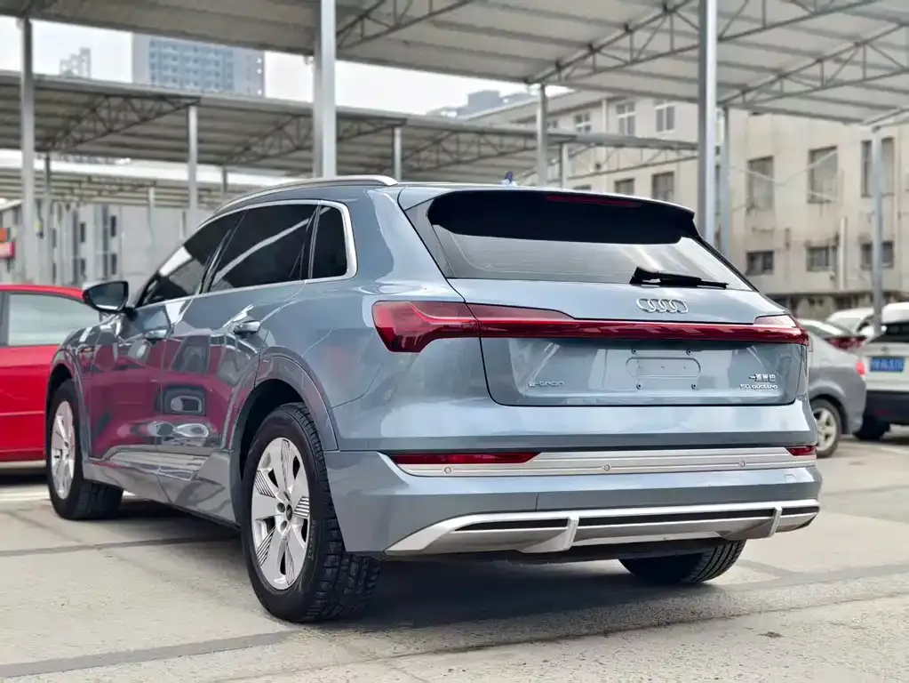 Audi e-tron — фото 8