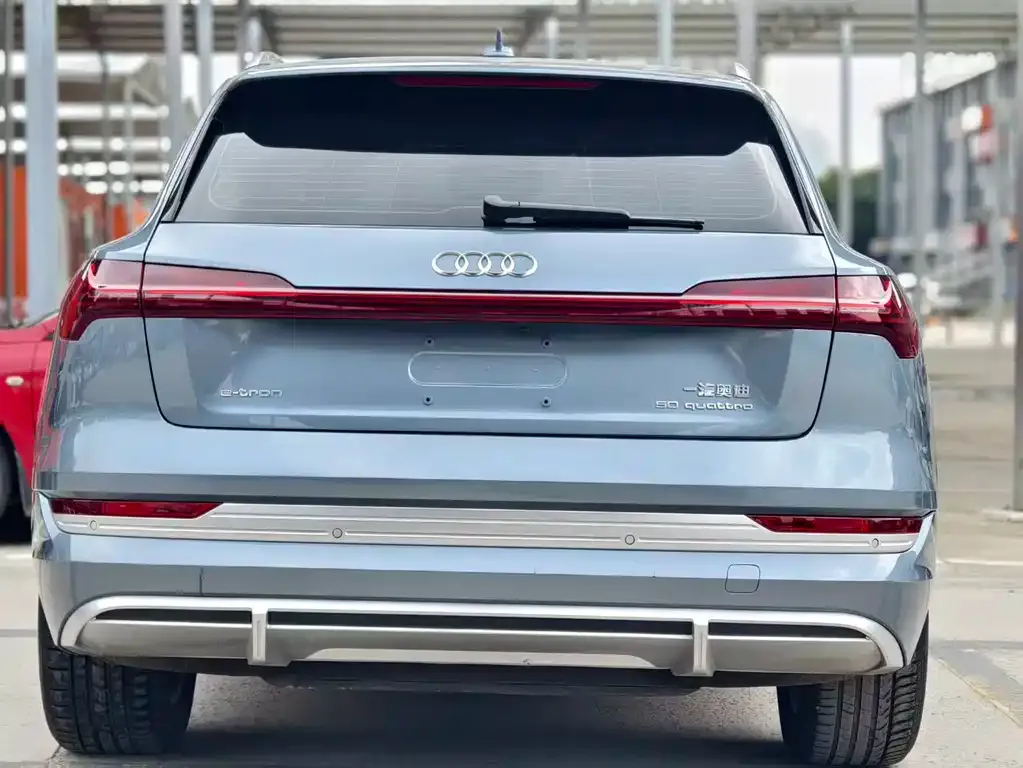 Audi e-tron — фото 6