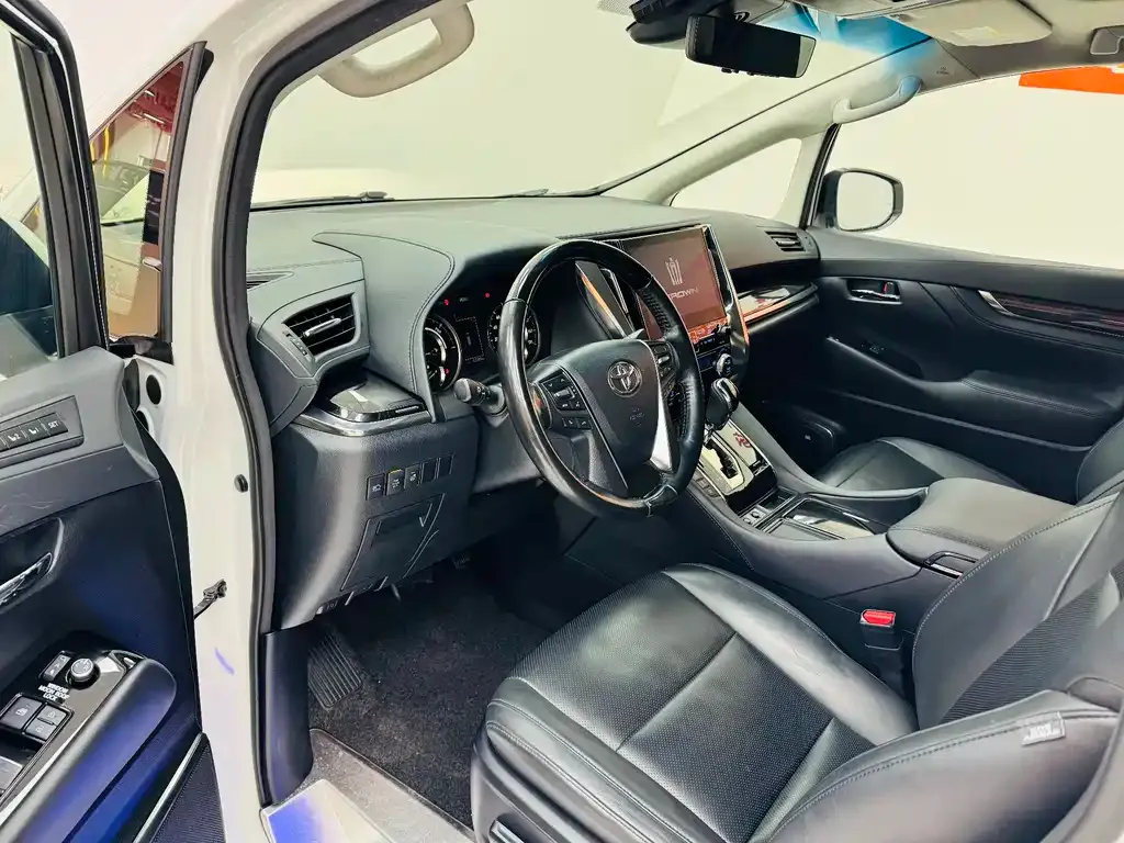 Toyota Vellfire — фото 6