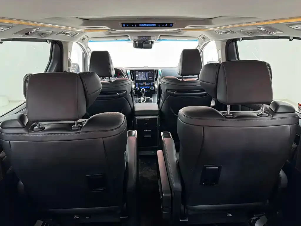 Toyota Vellfire — фото 3