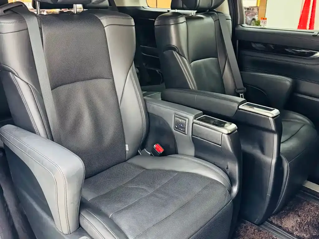 Toyota Vellfire — фото 10