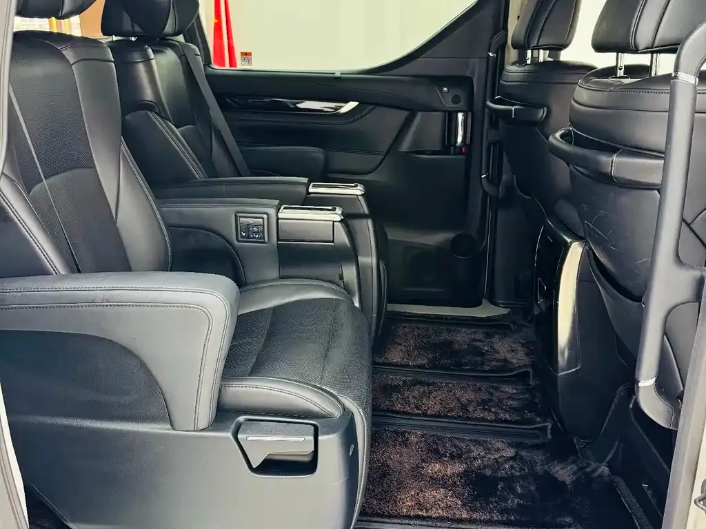 Toyota Vellfire — фото 9
