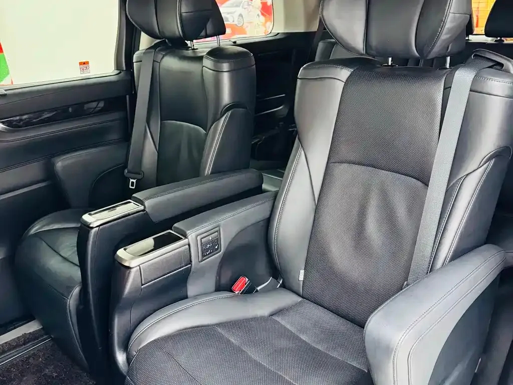 Toyota Vellfire — фото 7