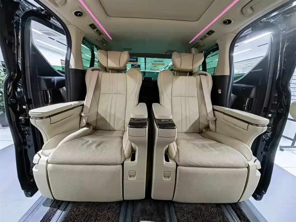 Toyota Alphard — фото 2