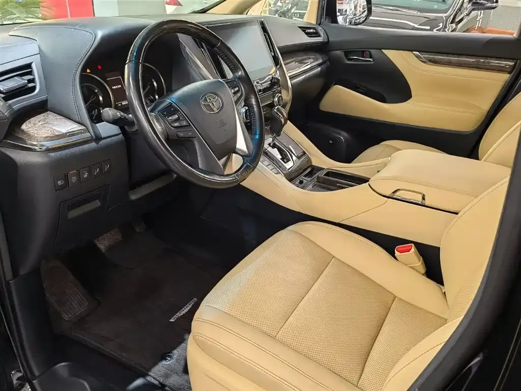 Toyota Alphard — фото 5
