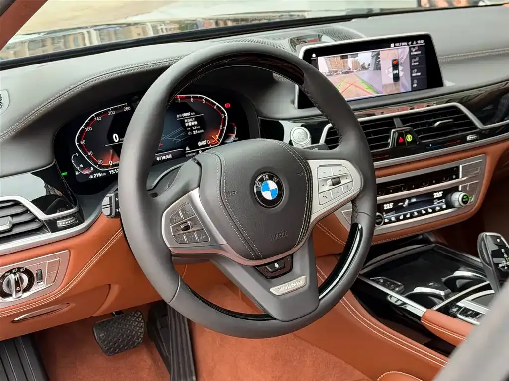 BMW 7 Series — фото 10