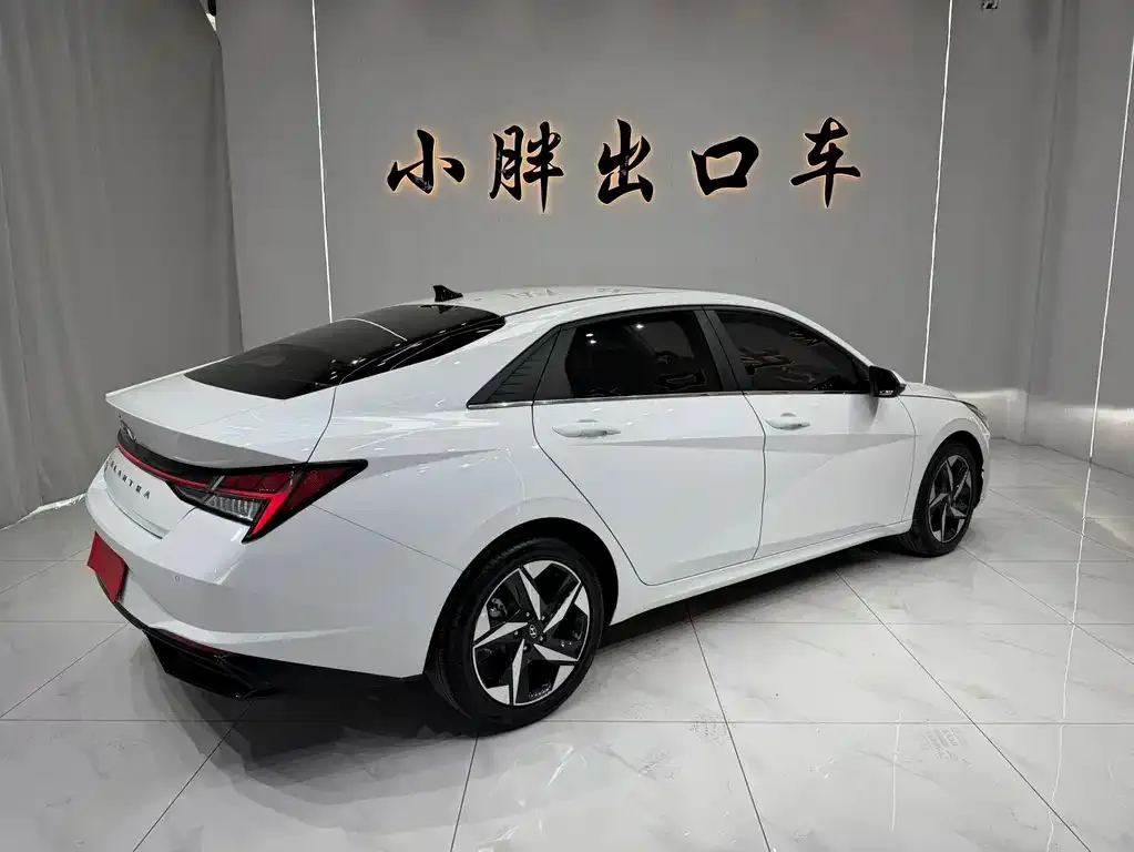 Hyundai Elantra — фото 2
