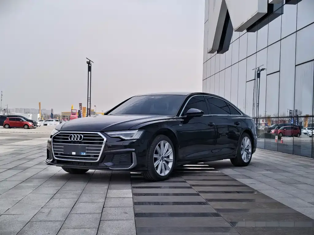 Audi A6L — фото 1