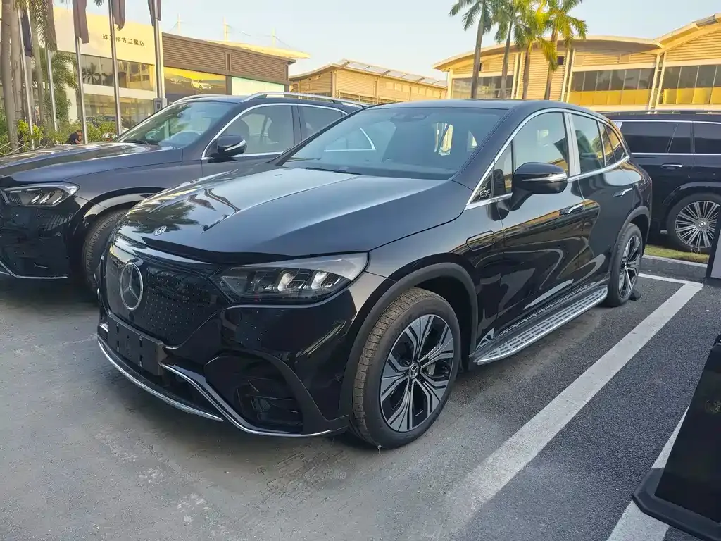 Mercedes-Benz EQE SUV — фото 1