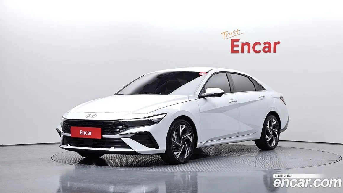 Hyundai AVANTE — фото 1
