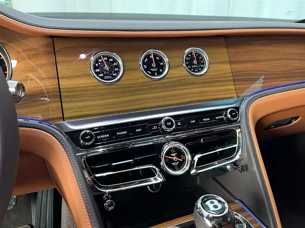 Bentley Flying Spur — фото 6