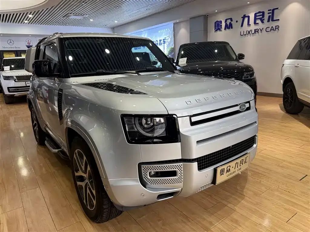 Land Rover Defender — фото 1