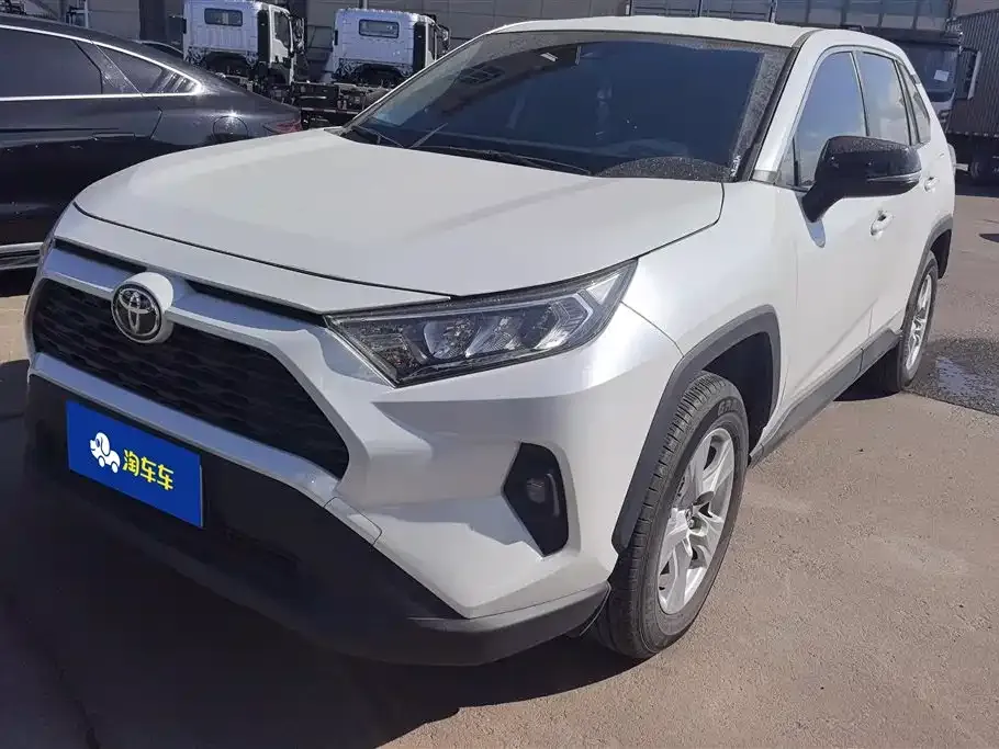 Toyota RAV4 — фото 1