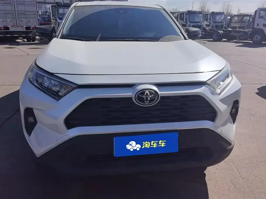 Toyota RAV4 — фото 10
