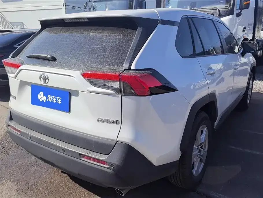 Toyota RAV4 — фото 8