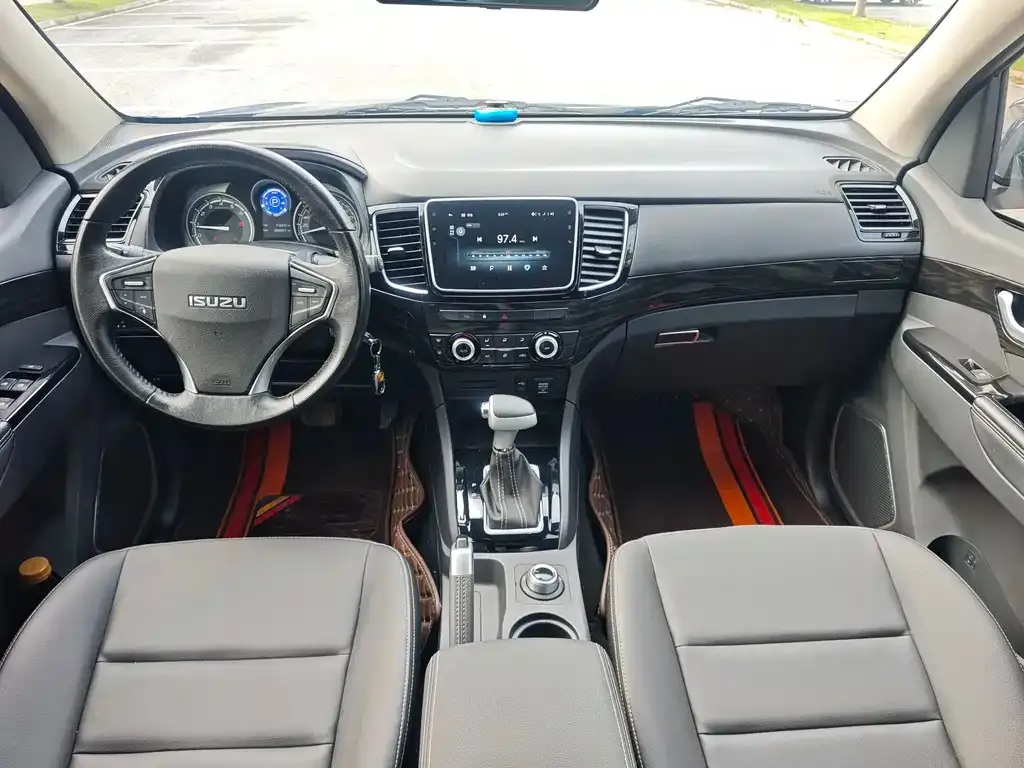Isuzu D-MAX — фото 4
