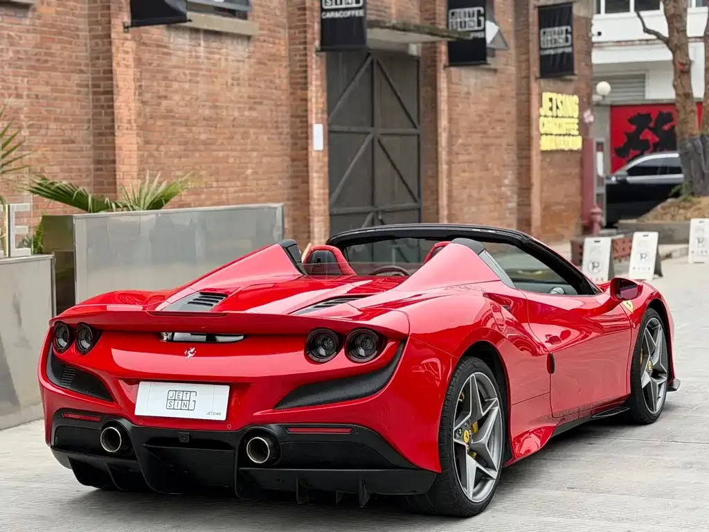 Ferrari F8 — фото 7