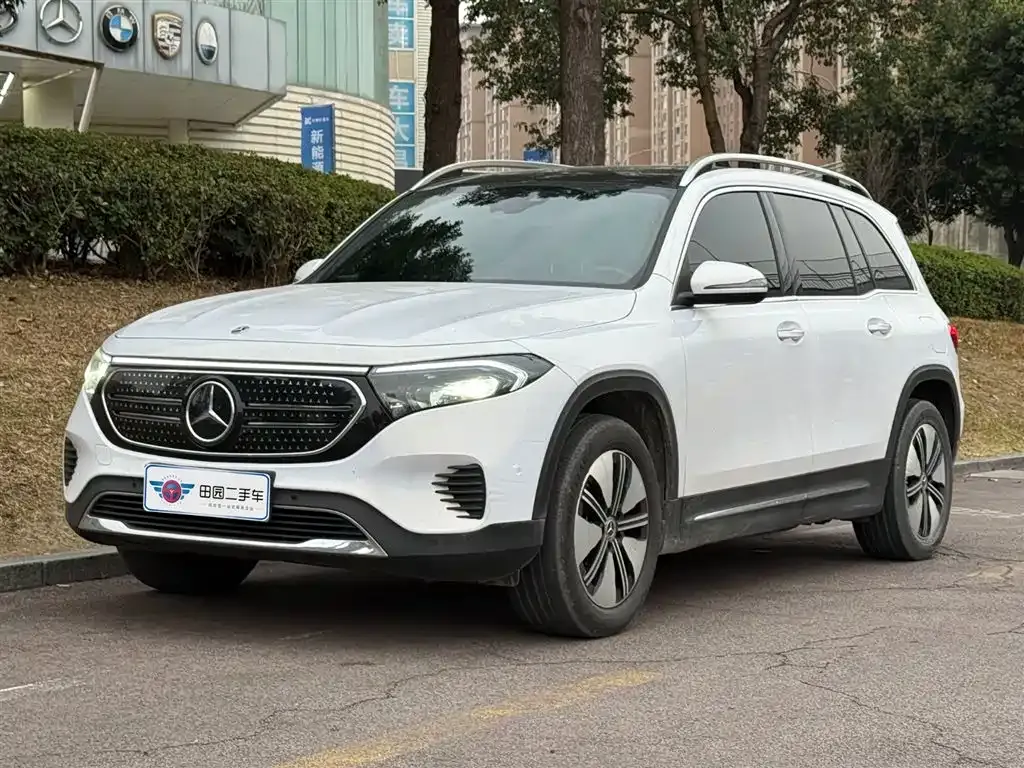 Mercedes-Benz EQB — фото 1