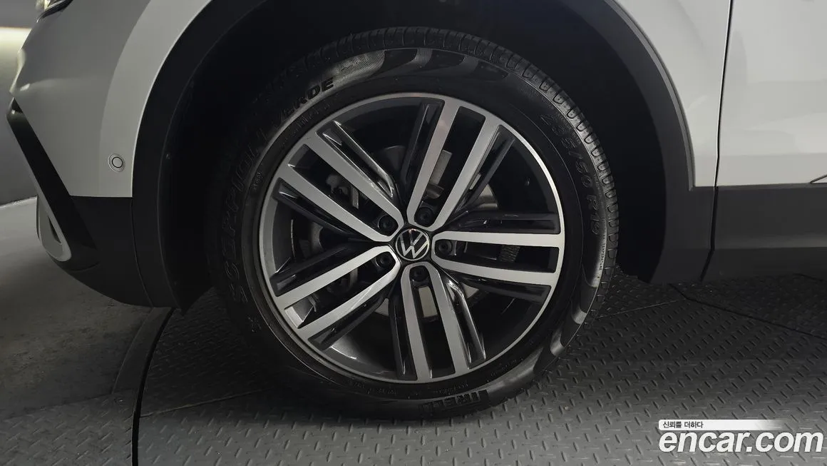 Volkswagen Tiguan — фото 8