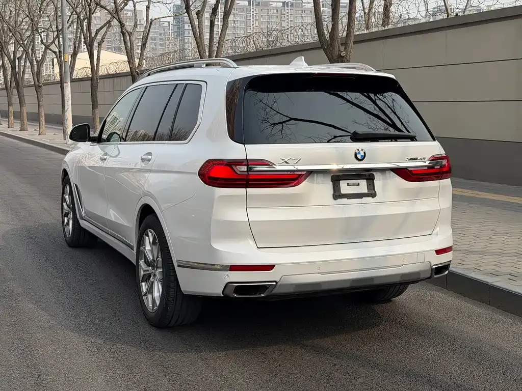 BMW X7 — фото 3