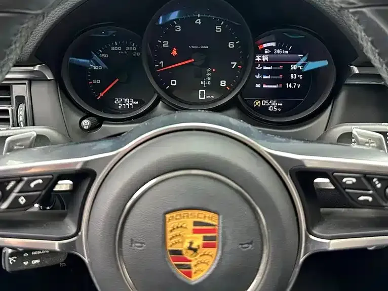 Porsche Macan — фото 10