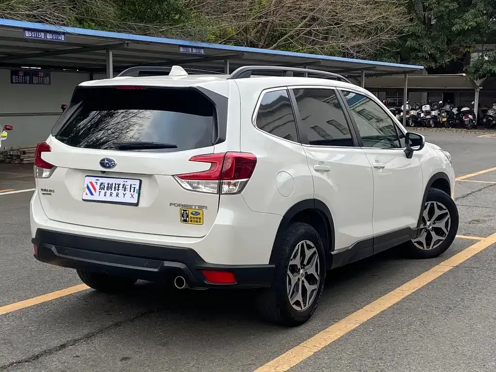 Subaru Forester — фото 9